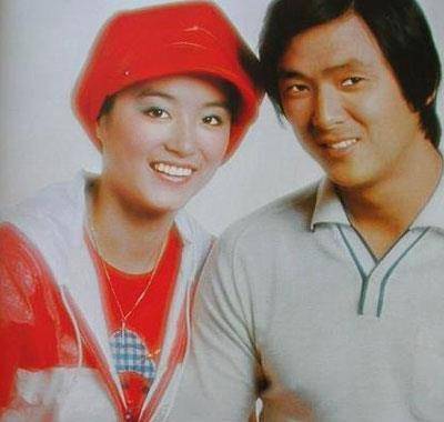 他是邵氏王牌,比李小龙还早成名,提携成龙,离婚后和林青霞交往_王羽