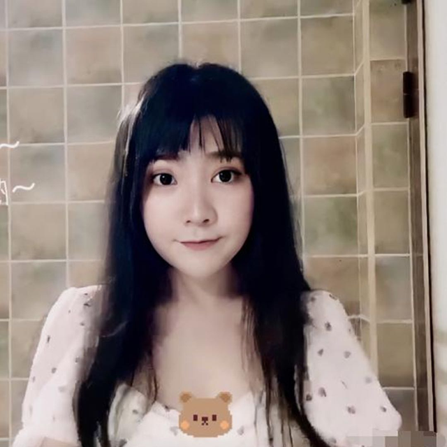 作者多说,凭借独特的嗓音,小团团一夜间晋升为顶流网红,和pdd连麦互动