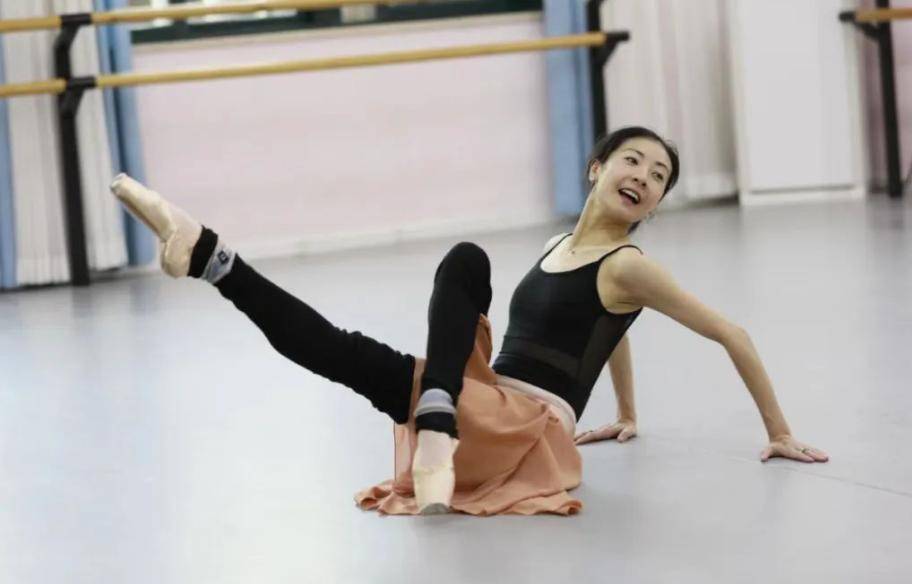 谭元元:48岁生日演出,正式告别旧金山芭蕾舞团,回国发展引热议_首席