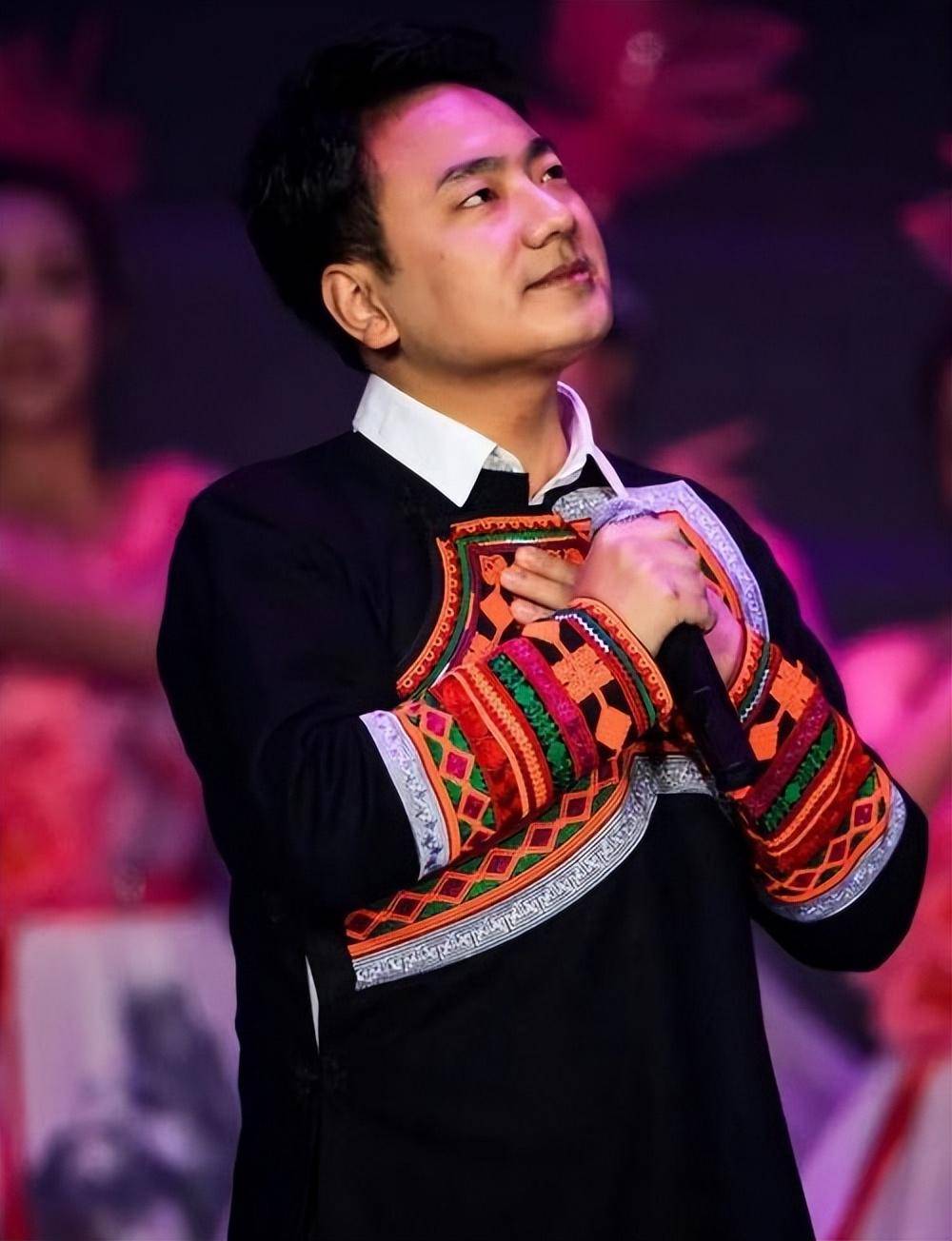 海来阿木:早年丧女丧妻,30岁终于登上春晚,演出结束给女儿扫墓