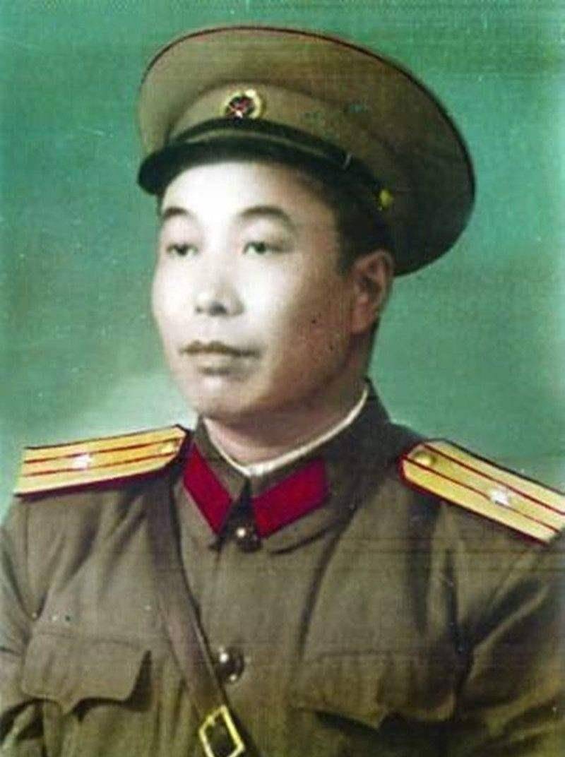 他是"万岁军"第二任军长,成就不比梁兴初小,官至大军区司令员_江拥辉