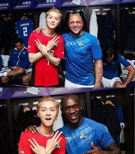 原创鹿晗千年不换的合照姿势在遇上她之后才终于换了