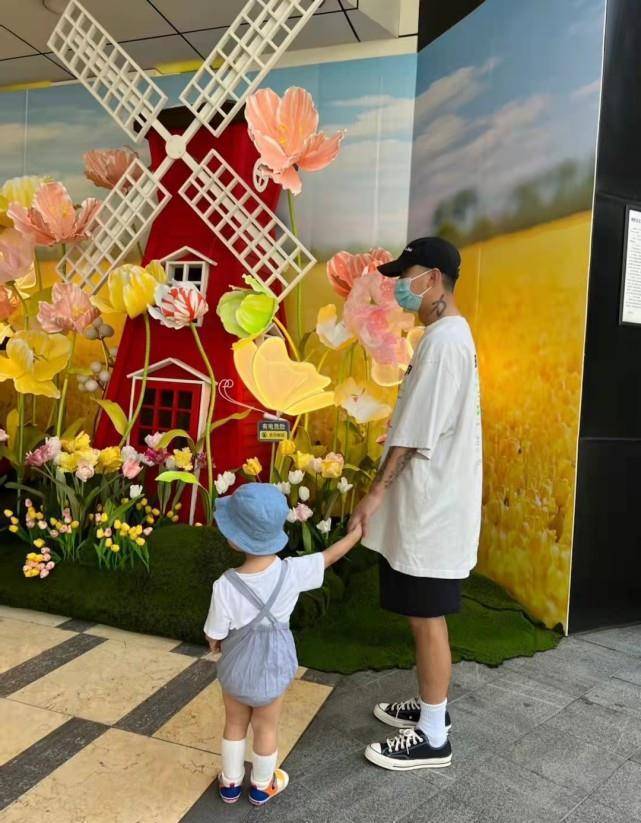 王斯然微博晒图,一家三口甜蜜日常,gai被夸有少年气_照片_柚子_生活