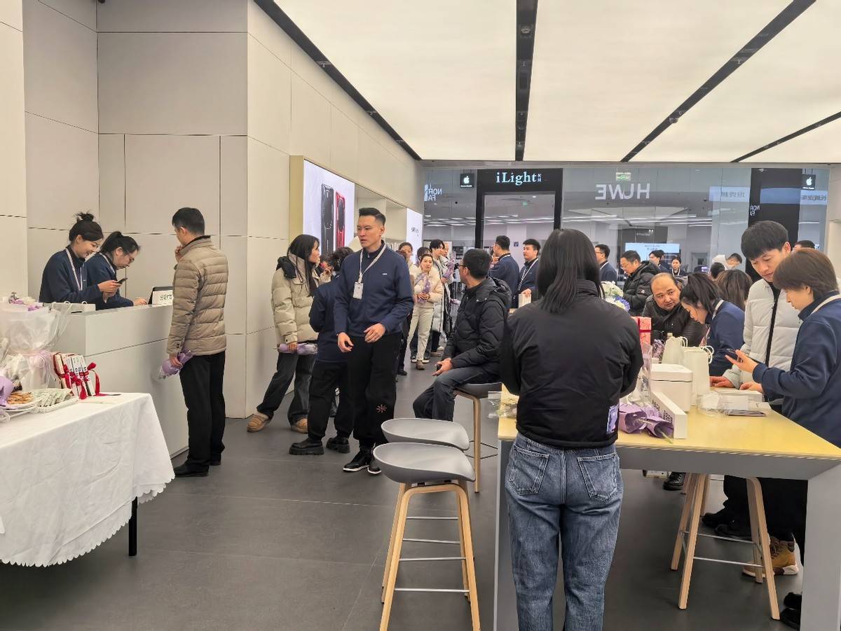 华为pocket 2开售首日引发排队抢购热潮_机身_支持_手机