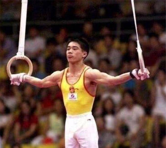 体操冠军张尚武:退役后两次偷盗入狱,今靠直播"卖惨"走红_体育_比赛