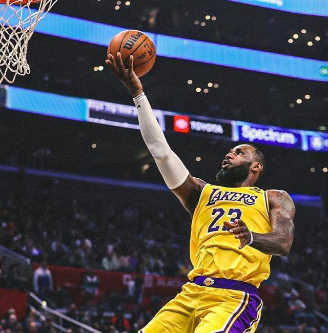 末节5记三分逆转19分创历史之最_詹姆斯_湖人_老詹