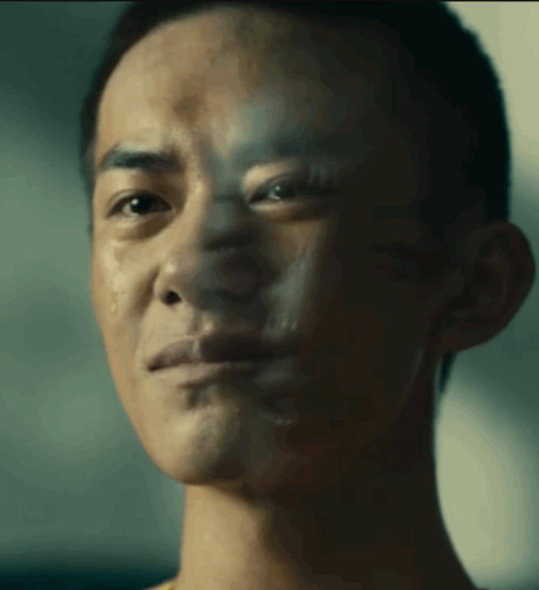 易烊千玺最新电影预告,口罩下的泪惹人心疼,周迅竟是女主角_网友_角色