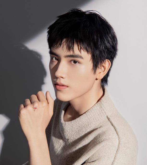 原创陈飞宇晒童年合照为陈凯歌庆生父子相依小家伙眉清目秀像极了妈妈