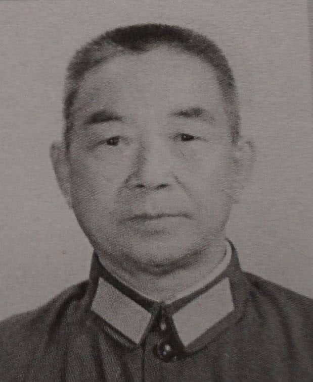 189师师长是杜瑜华,陕西褒城人,1933年入党,早年在杨虎城部从事兵运