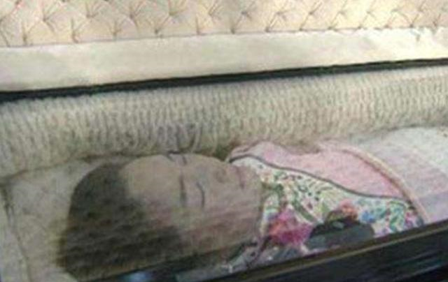 歌后邓丽君遗体照流出:和生前一样美丽,下葬时仍保持那份优雅_墓地