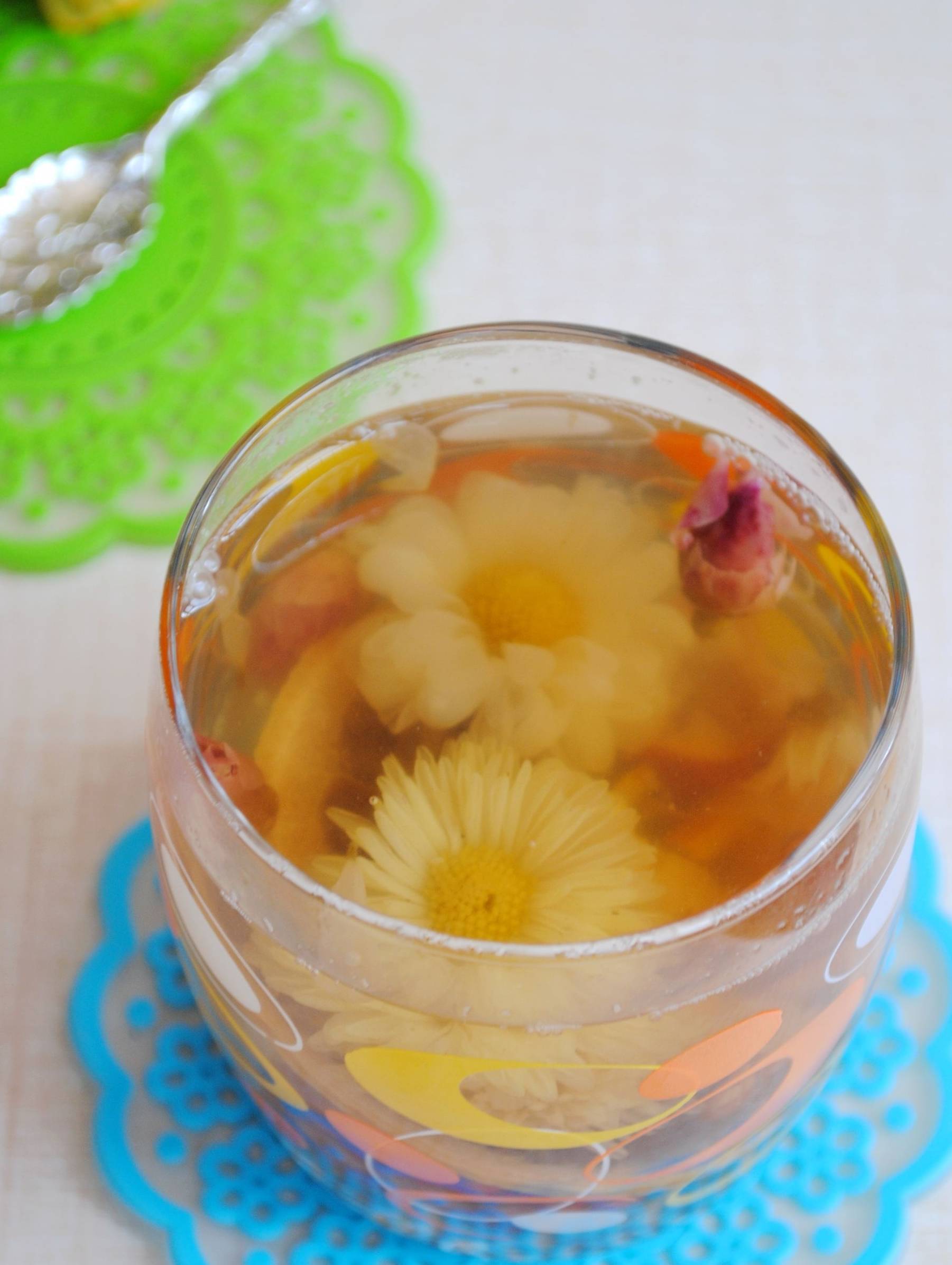 女人喝茶,不仅讲求瘦身,还讲究意境,尤其是能让美丽和时尚