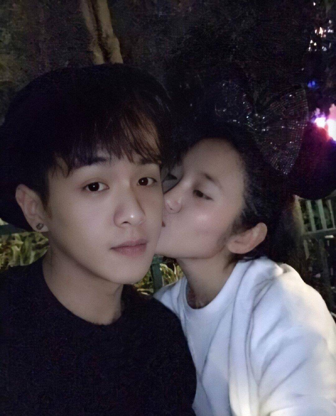 像是在恋爱结婚这件事情上,向来都是很低调的唐艺昕和张若昀夫妇,也耐