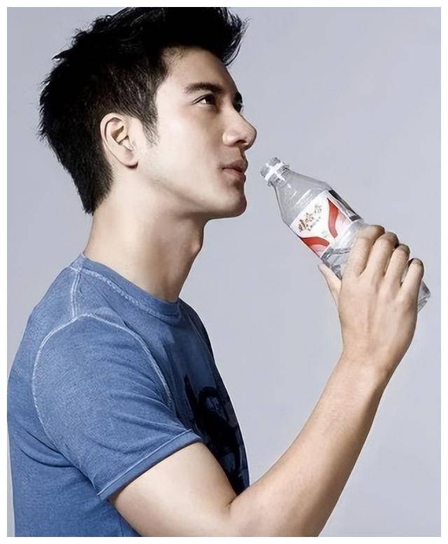 宗馥莉脱离王力宏拒绝王思聪离世父亲后却遭众捞男求婚