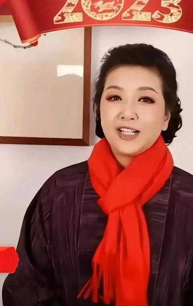 江珊晒照不修图,素颜大变样认不出来,跟农家大婶无异,满脸皱纹却越看