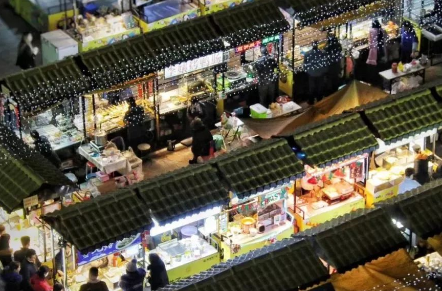 我们去了成都抖音最火夜市,实测了所有网红摊位_妹儿_时候_排骨
