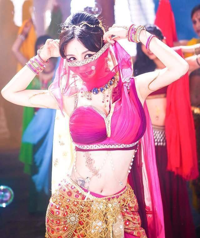 "宅男女神"柳岩:把"避孕套"掉落在舞台上,她的故事也不简单_张一一