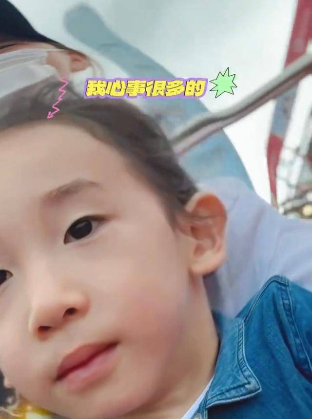 应采儿和陈小春婚后生下两个儿子,大儿子jasper10岁,二儿