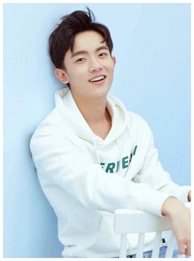 李明德,是一位1996年12月29日出生于山东省青岛市的青年演员.