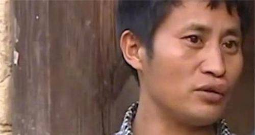 湖北女孩被庄稼汉骗到深山生下龙凤胎,却不顾家人反对爱上了对方_胡某