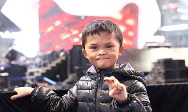 周宗朝:撞脸马云走红后,老板派人摩托接他被嫌弃:我该配小轿车_照片