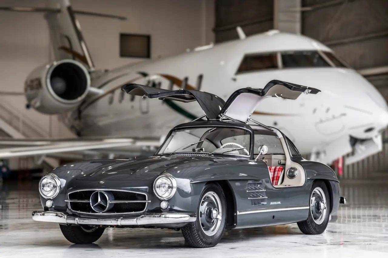 纽约举行的国际汽车运动展上梅赛德斯-奔驰为世人带来了两款全新跑车