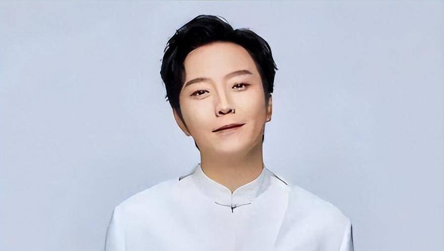 李玉刚和范小宁多年的感情,双方凭借独特的唱法,在歌唱界大火_父亲