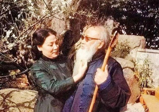 张大千年近50岁,娶第四任18岁娇妻,送94%遗产,一幅画卖4377万_仕女