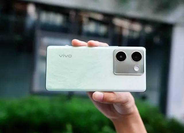 近期好价,入手越级配置的vivoy100,仅需1045元_支持_测试_超越