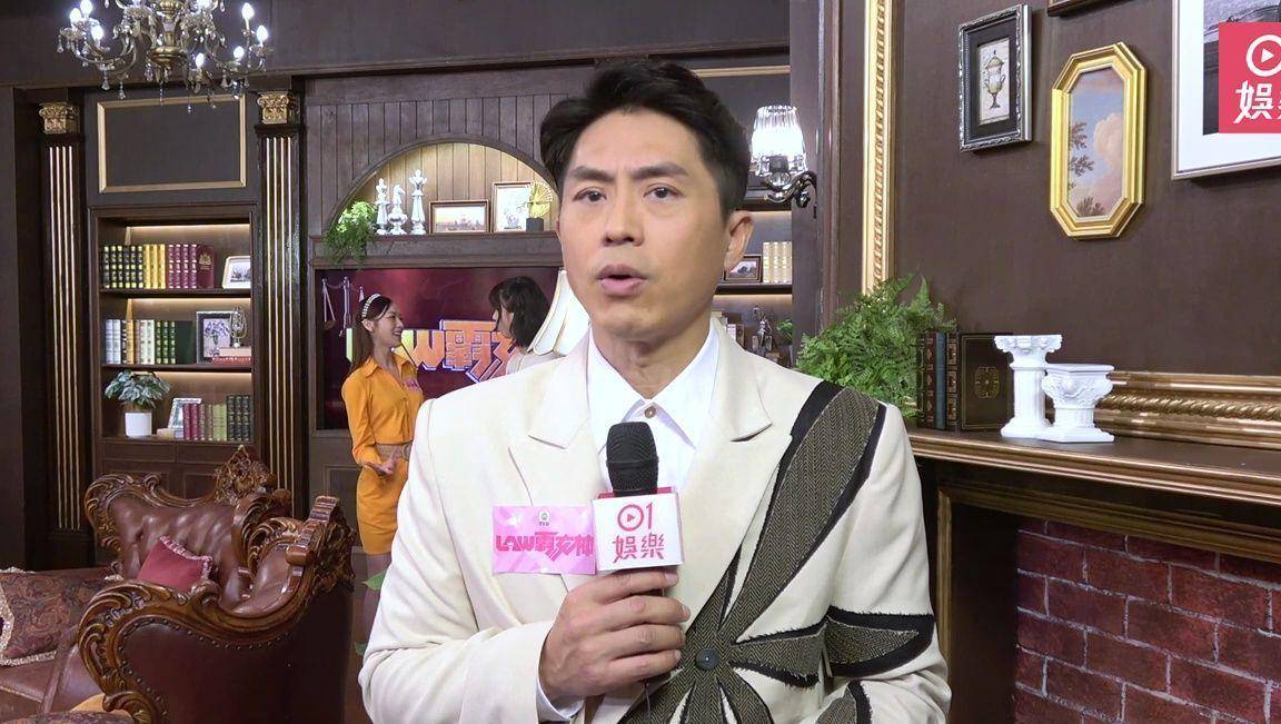 原创她是香港知名主持王祖蓝好友感情不顺曾遭男友劈腿前辈谈心