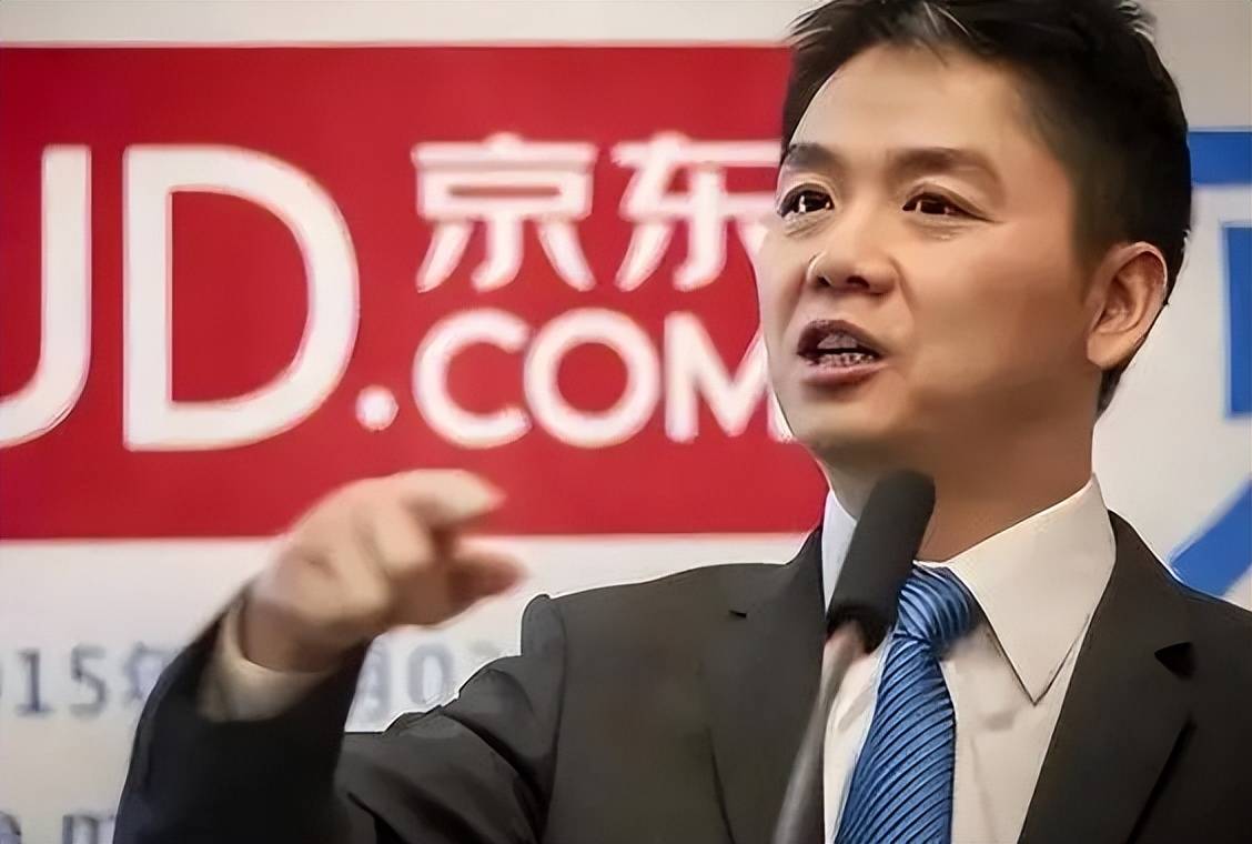 香港富豪g2000服装的老板田北辰曾经在香港体验了一天的清洁工生活