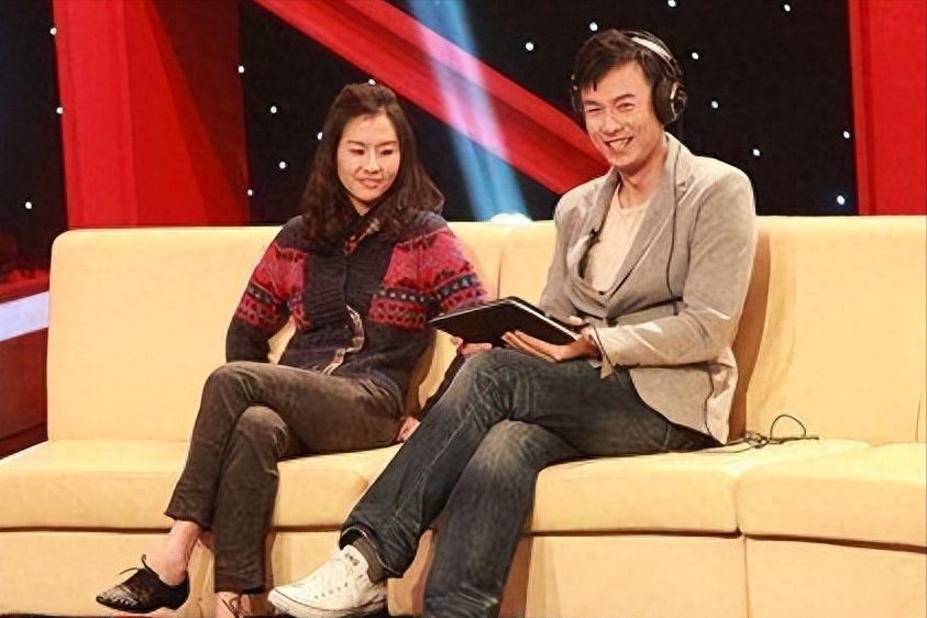 自从升级为三口之家,朱铁只要没有拍戏的时候就在家陪着妻子与女儿.