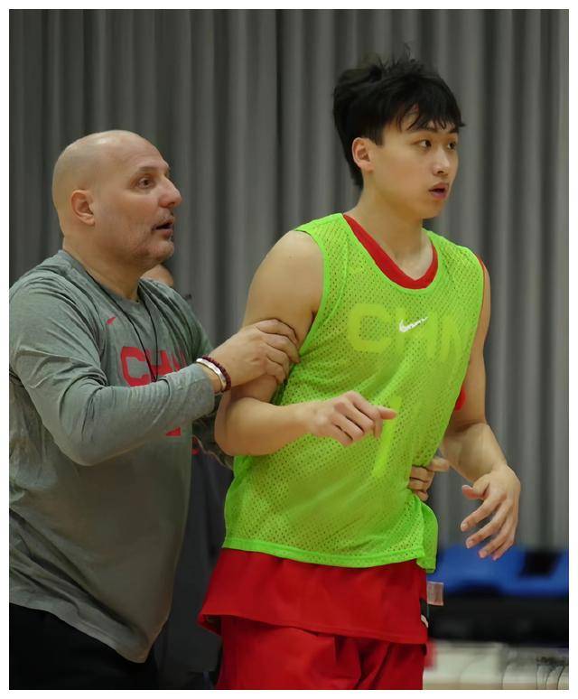 原创中国男篮重用6人齐麟领军主控火力全开需要加强三分投射