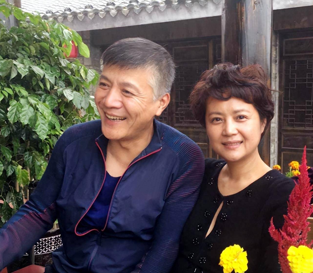 原创国家一级演员茹萍二婚带女嫁刘之冰恩爱23年重组家庭幸福美满