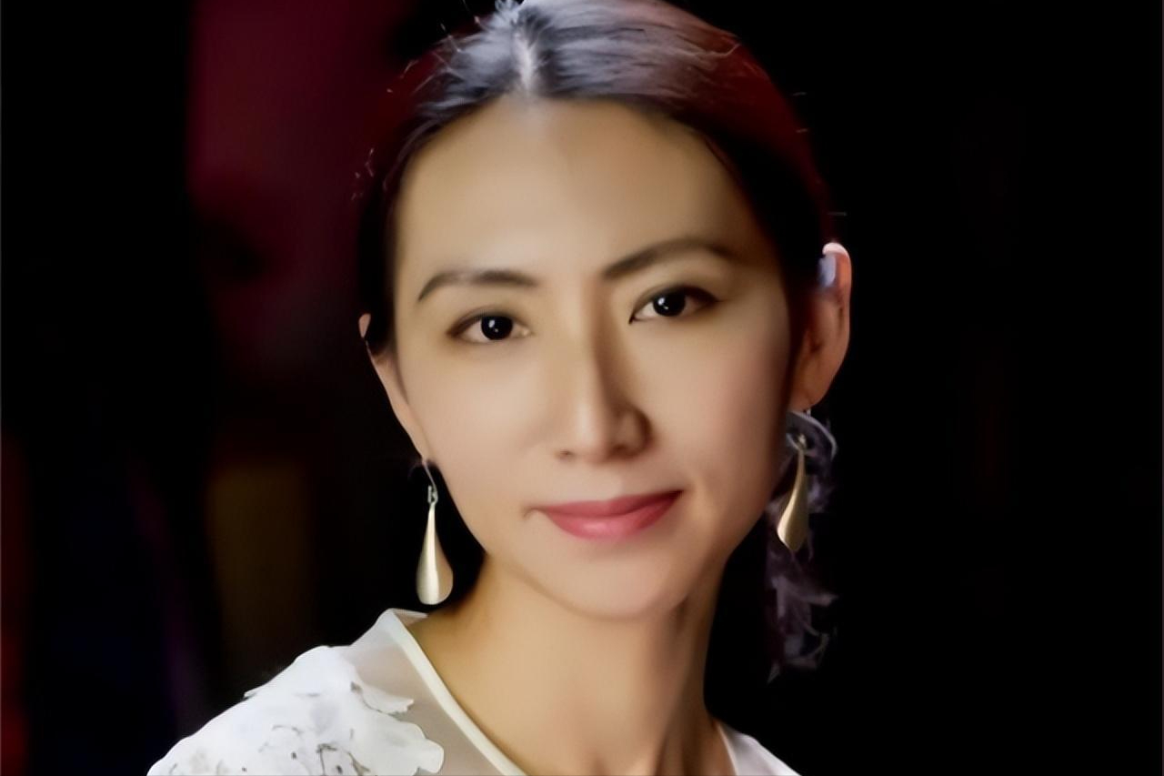 "清华才女"李一诺:27岁博士毕业,4年生3娃,替世界