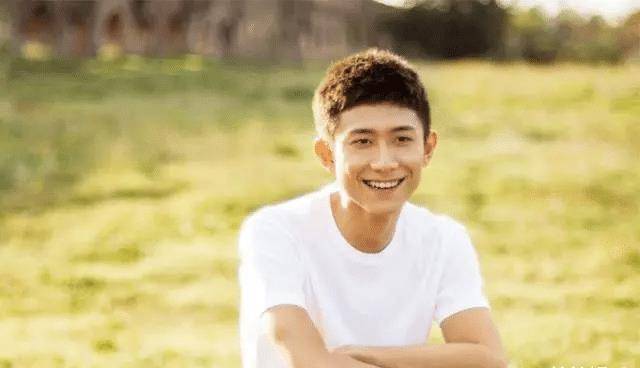 原创一文看懂张一山的成长史他绝对值得信任看看他和韩红的关系就知道