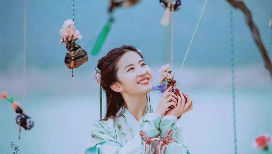 原创别再吹刘亦菲的颜值了她的过往可真不少