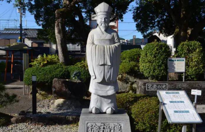 日军进村扫荡,看到一坟墓,立马磕头道歉:全军撤退_徐福_日本_秦始皇