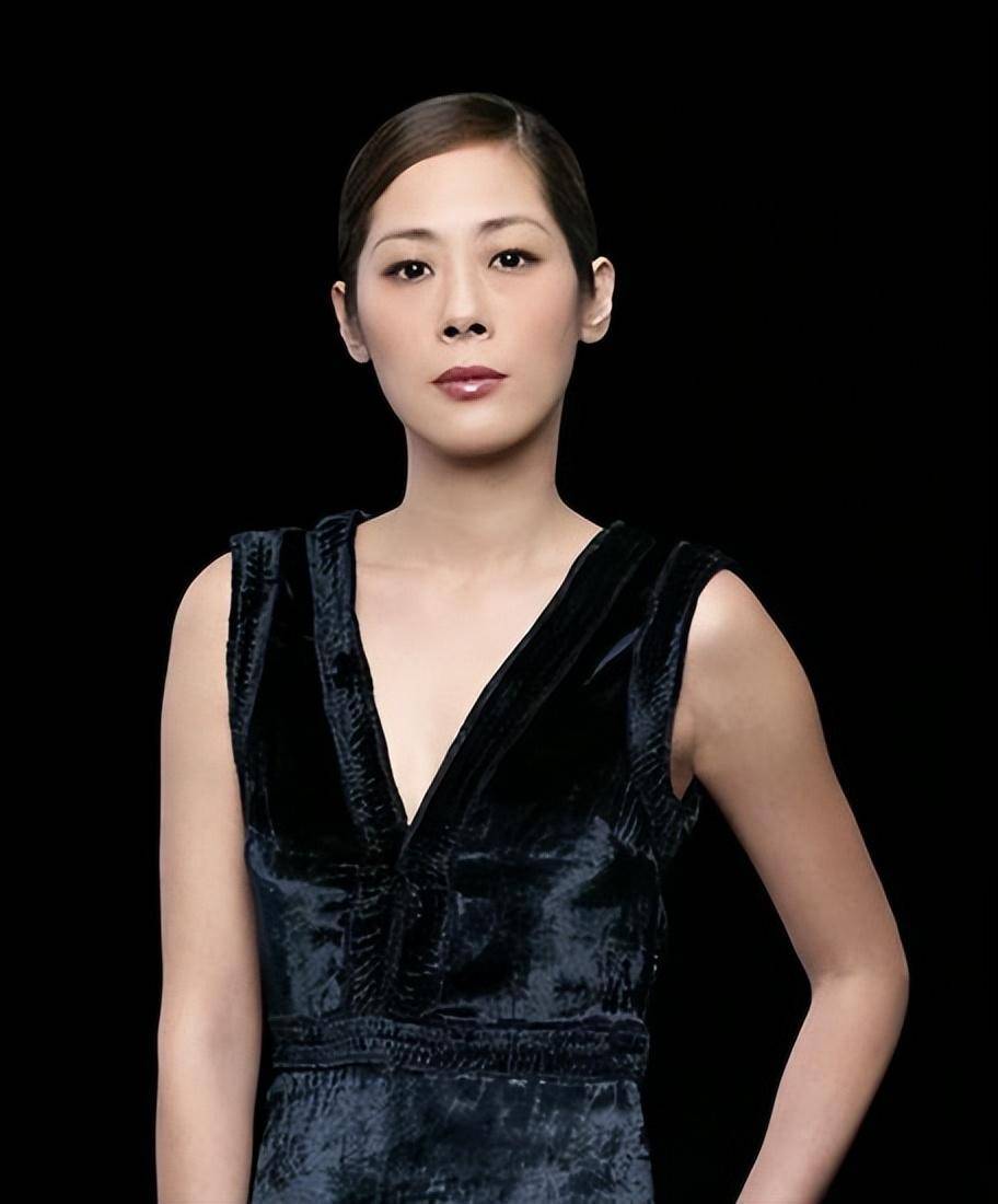 歌手关淑仪:未婚生子,与小23岁主播恋爱,56岁和儿子相依为命_关淑怡