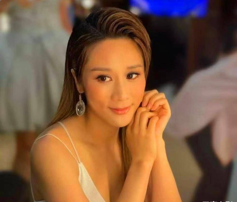 李绮红晒近照,自然衰老好真实,这些港姐,变化大到都