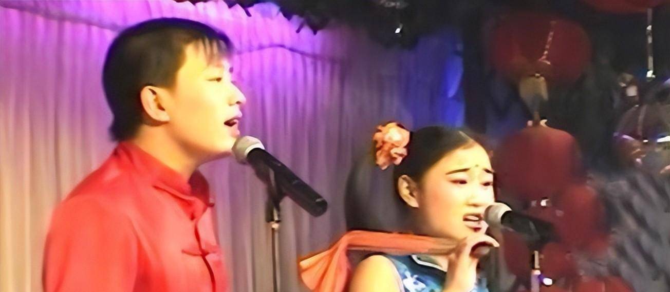 刘亮和白鸽早年都是吉林某剧团的二人转演员,从十三四岁开始就被家人