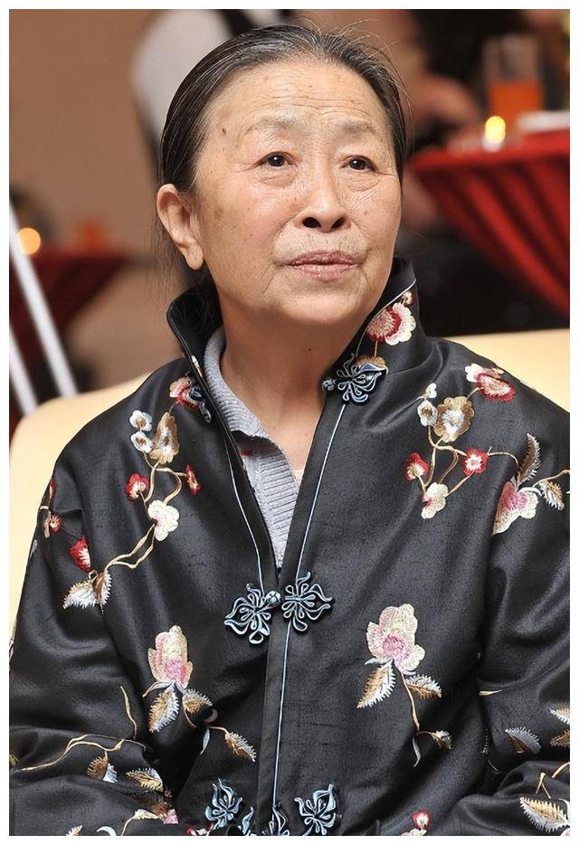 张少华演艺事业蒸蒸日上的时候,她遇见了与之相守一生的人,同事张惠宝