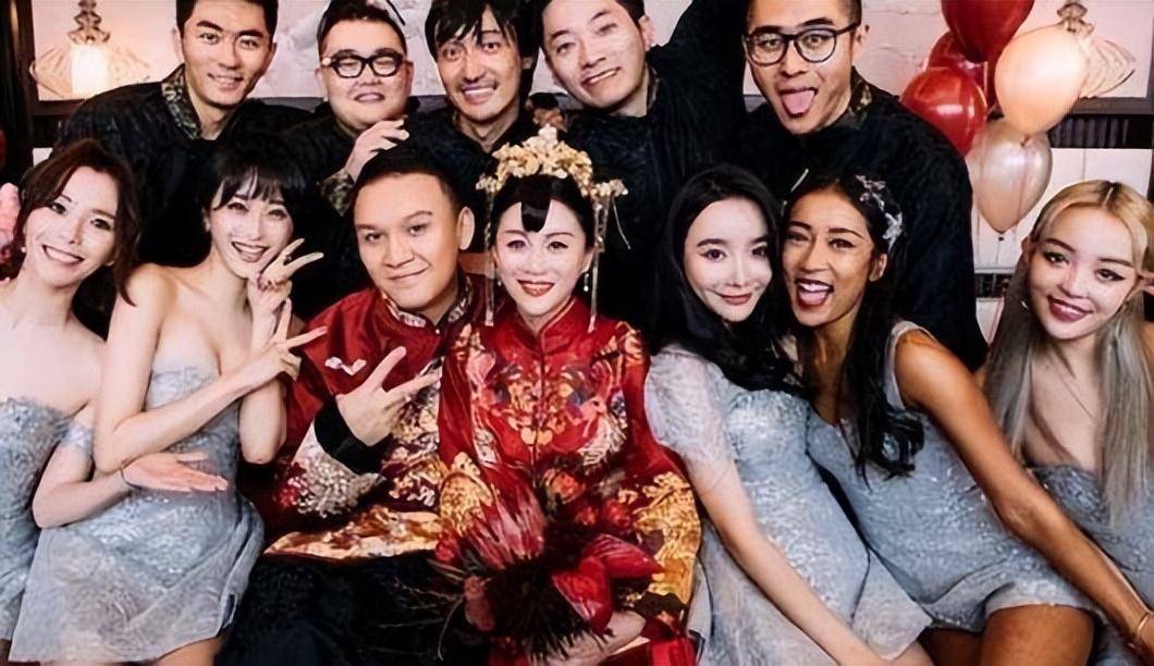 好声音没夺冠,却嫁给爱奇艺副总裁,34岁成了人生赢家_李嘉格_车澈