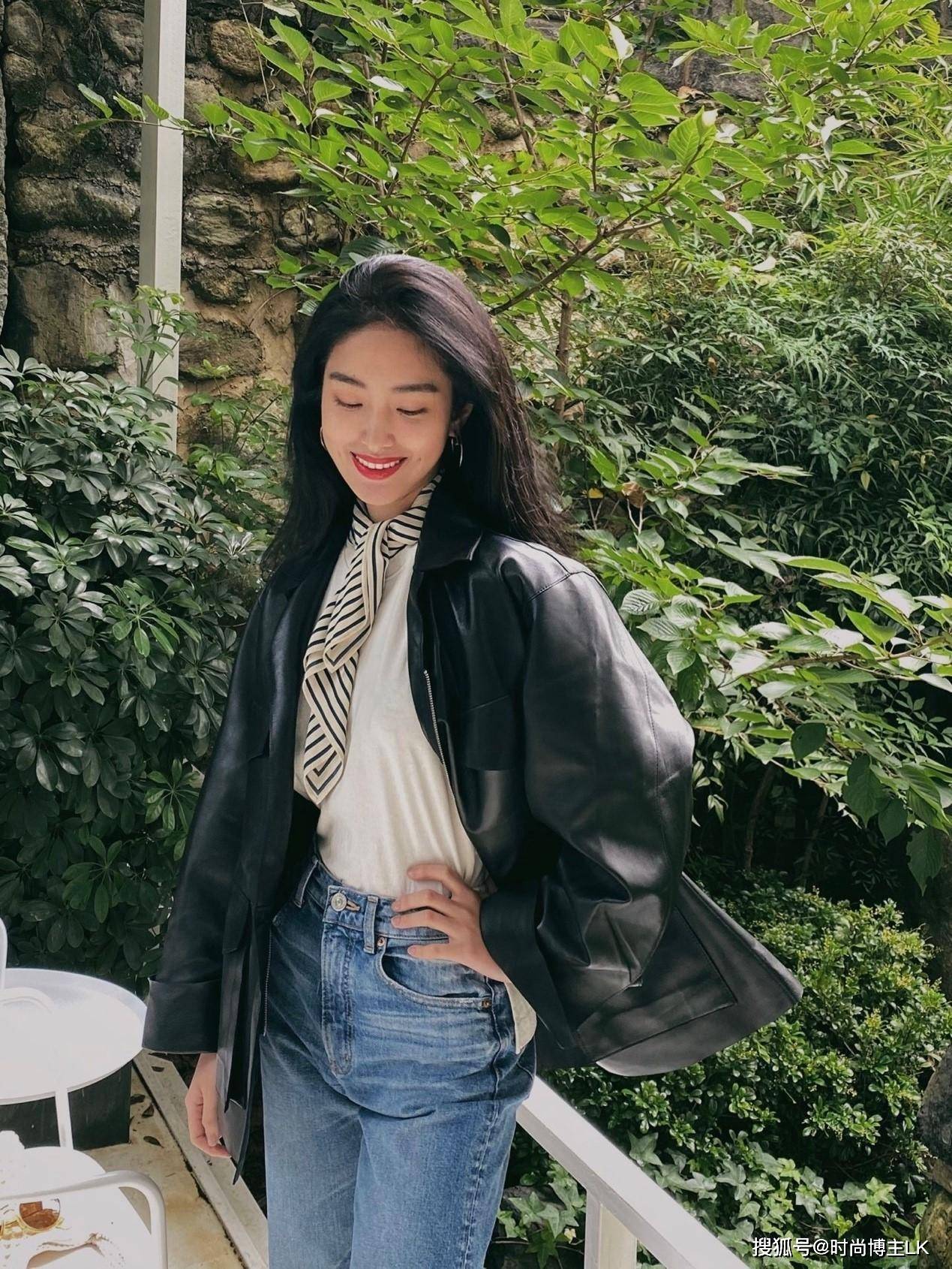 杨采钰不愧是"法式穿搭鼻祖",网友:每一套我都想照搬!_整体_白色_衬衣