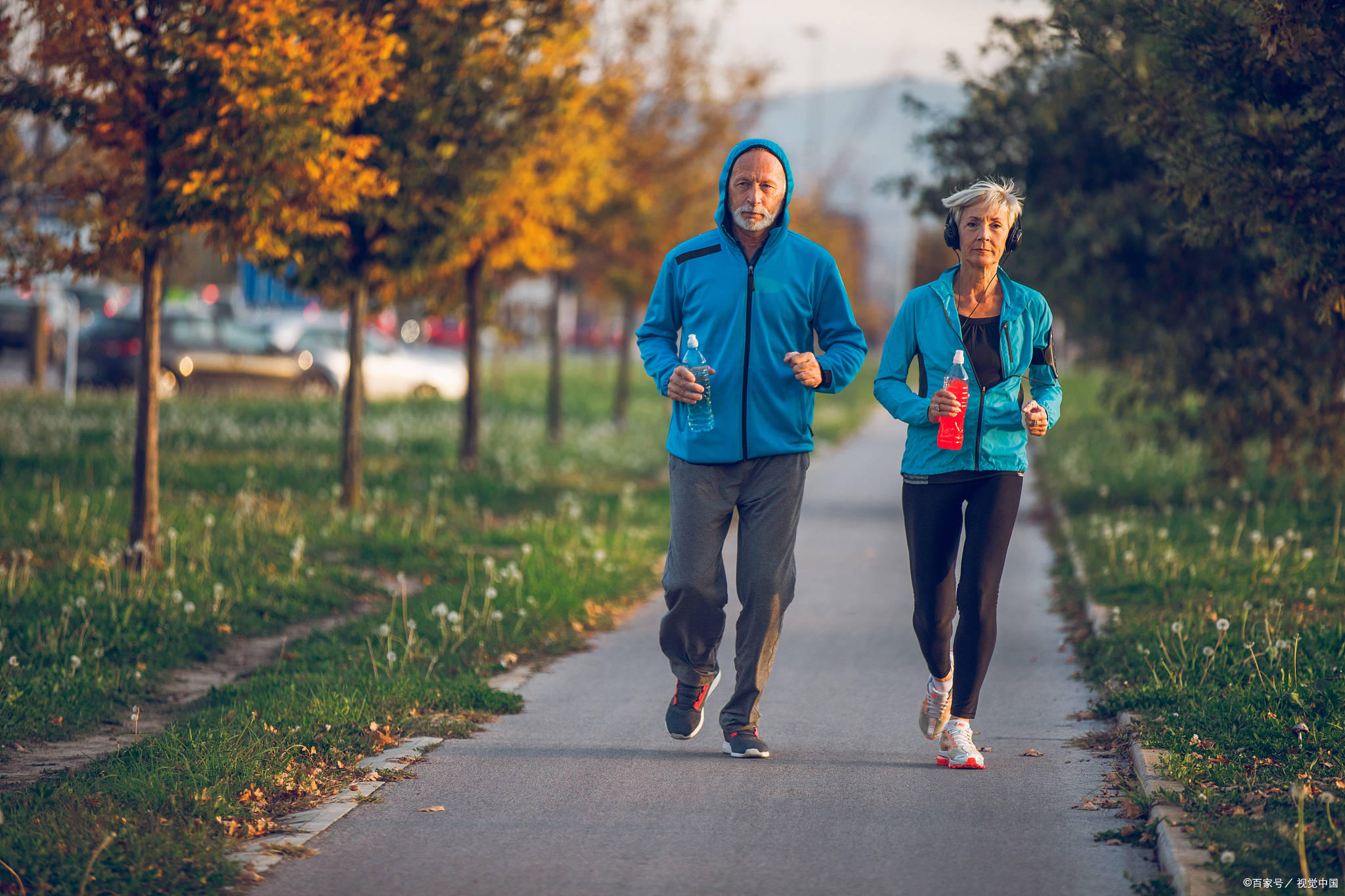 综上所述,跑步对于帕金森病患者具有多种益处,包括改善运动功能,减轻