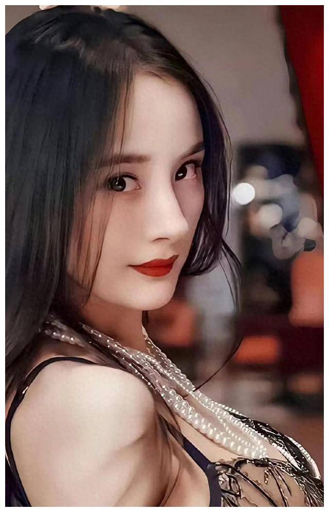 辛辛苦苦当"奶妈",却遭背弃,杨幂出走真相,让人唏嘘感慨.