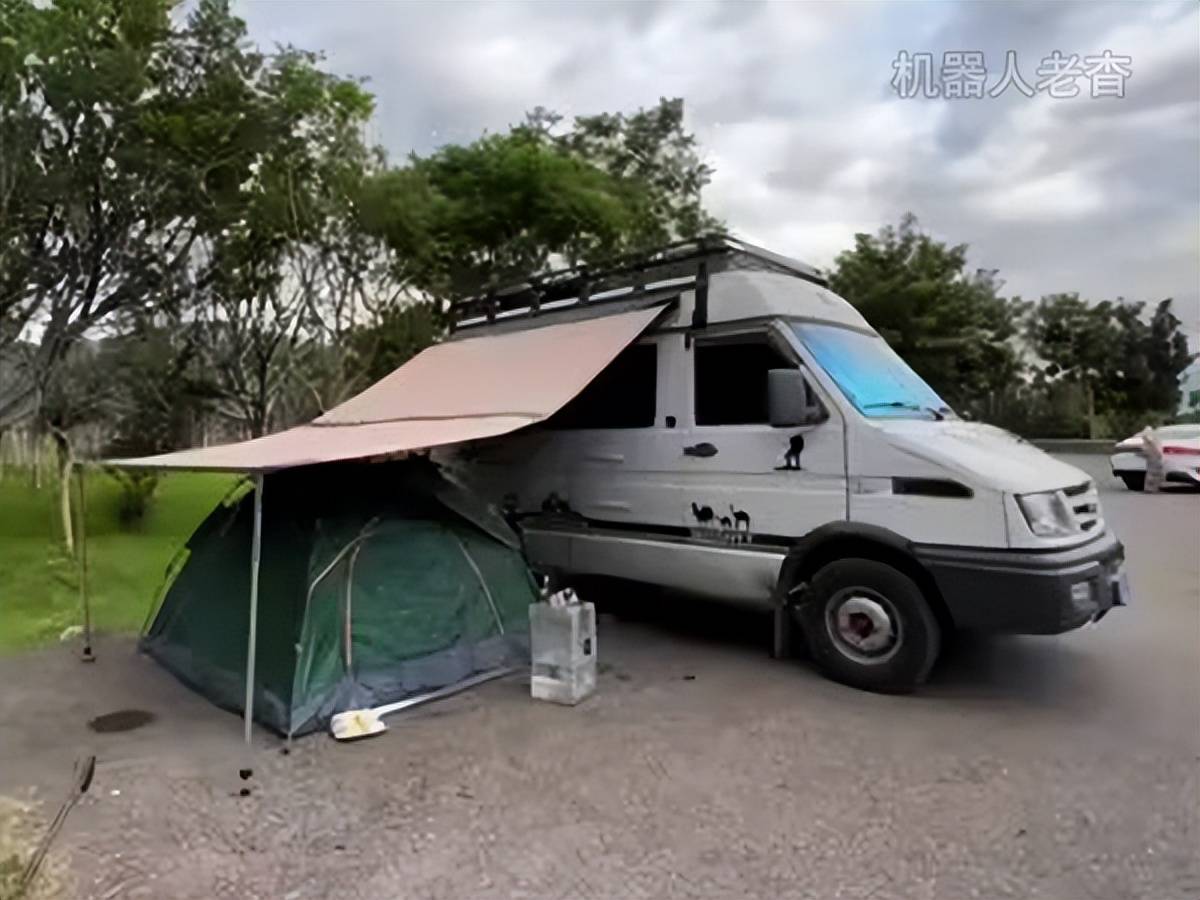 空间大动力强,依维柯改装露营车自驾游,床车旅行也可以这么简单_搜狐