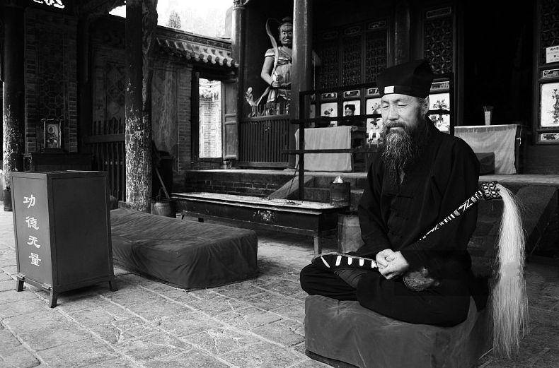 这是宋代以来主流的修行方式.像道教的全真派,便以修内丹而闻名天下.