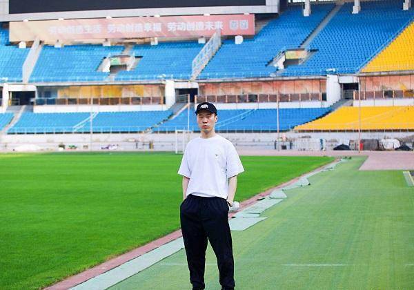 原创说相声这么挣钱杨九郎追星直接送房产证偶像迫不及待发文互动