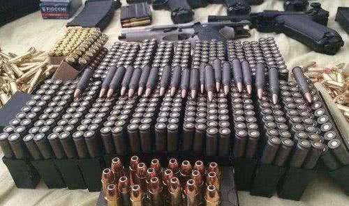 隐藏20年军火库被发现,塞满300门火炮,50辆装甲车_士兵_进行_苏联