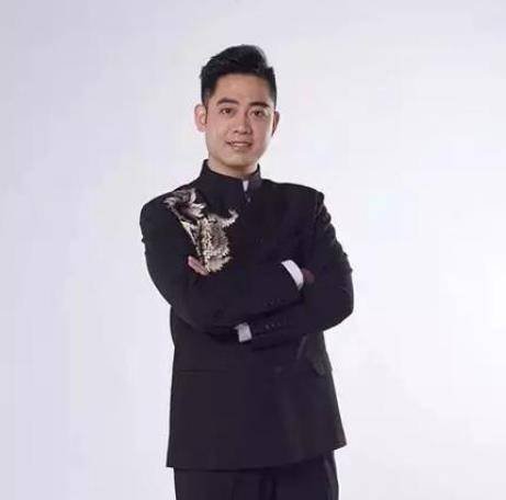 孔云龙可是一个让郭德纲不太省心的徒弟,早些年间曾骑摩托车撞过夏利